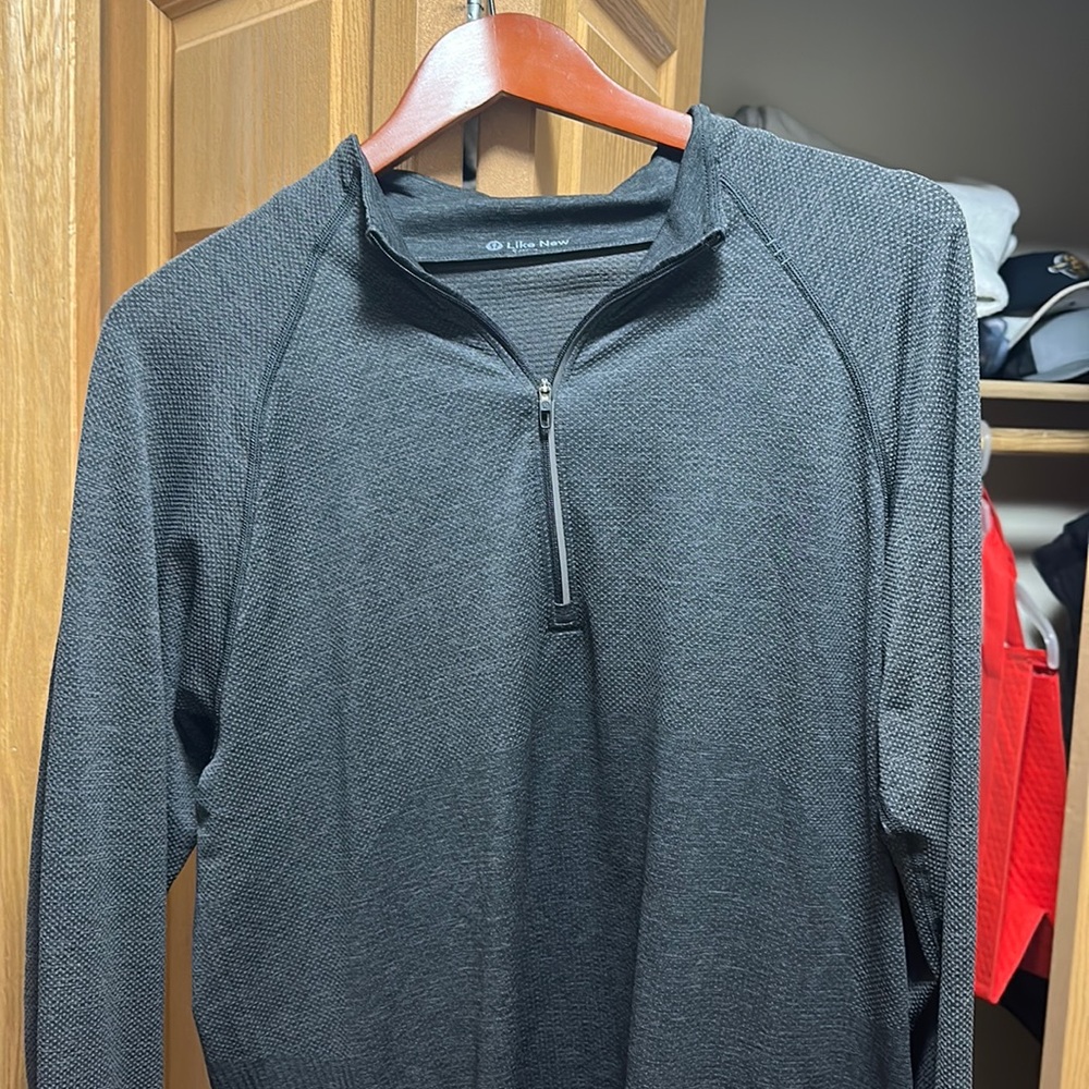 Like New Lululemon men’s 1/4 zip